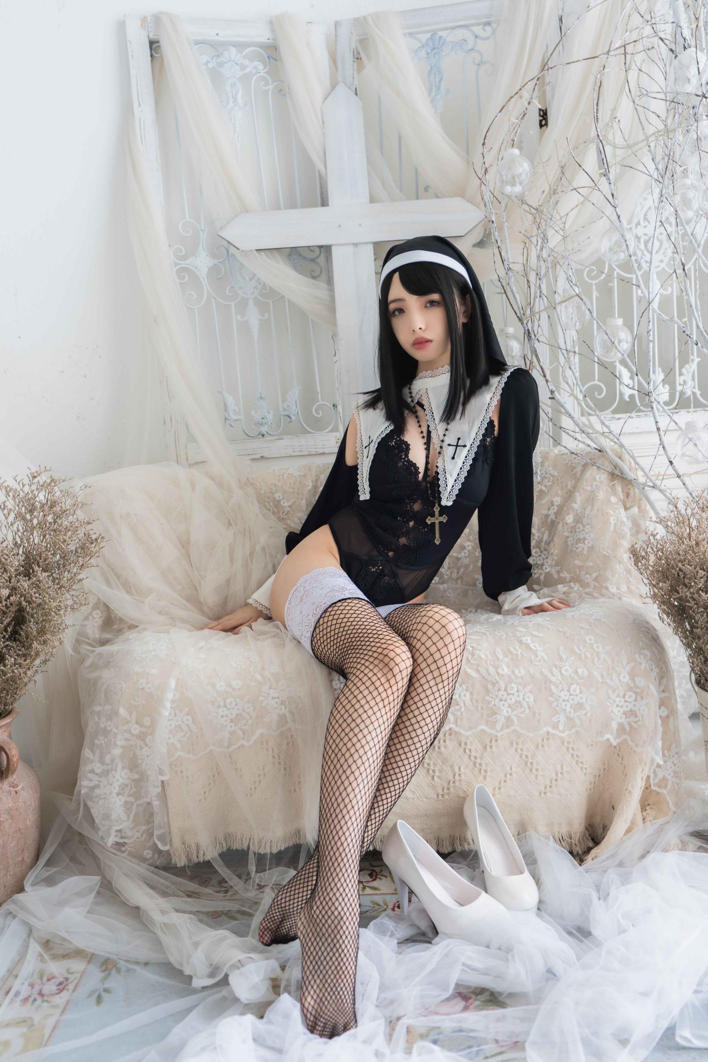 [雯妹不讲道理]NO.029雯妹危险祈祷修女插图2